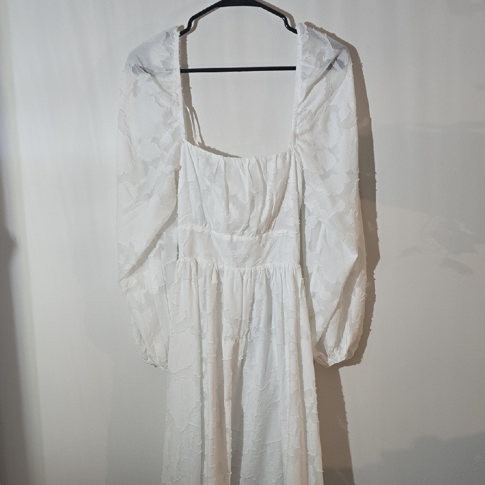 Lulu's Elegant Backless White Long Sleeve Dress